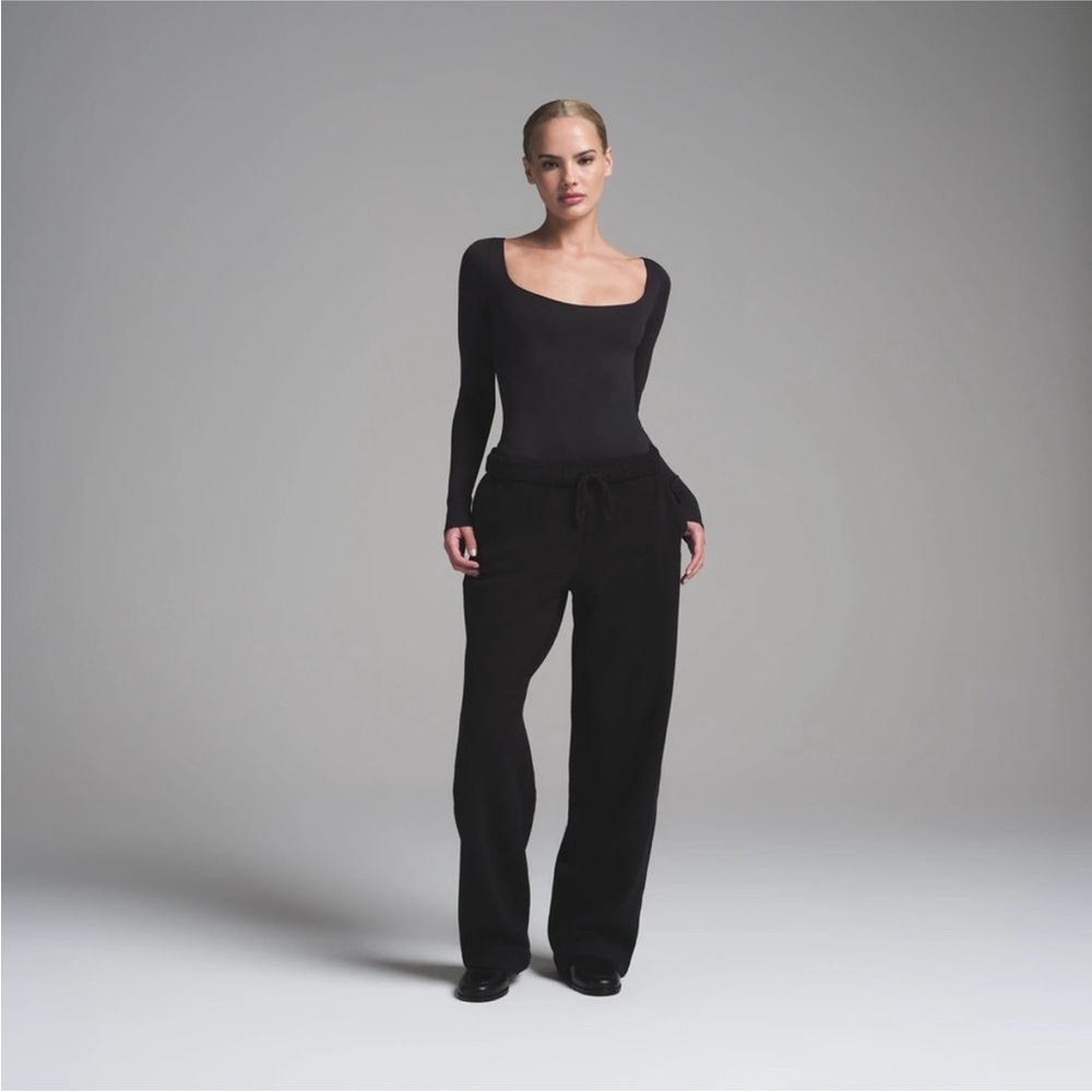 NEW Skims Essential Long Sleeve Scoop Neck Bodysuit in Onyx S/M Small Medium - Picture 4 of 6